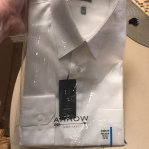 Arrow Classic Fit men’s long sleeve dress shirt